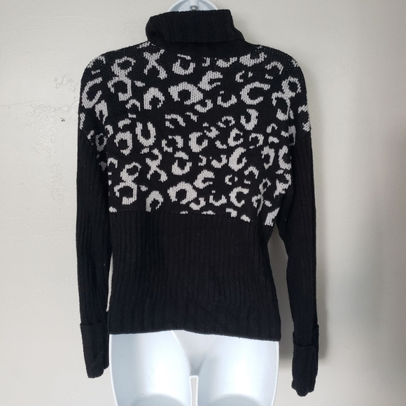 Nine West Women's XS Black White Leopard Turtleneck Cropped Sweater Fall Winter - Picture 3 of 7